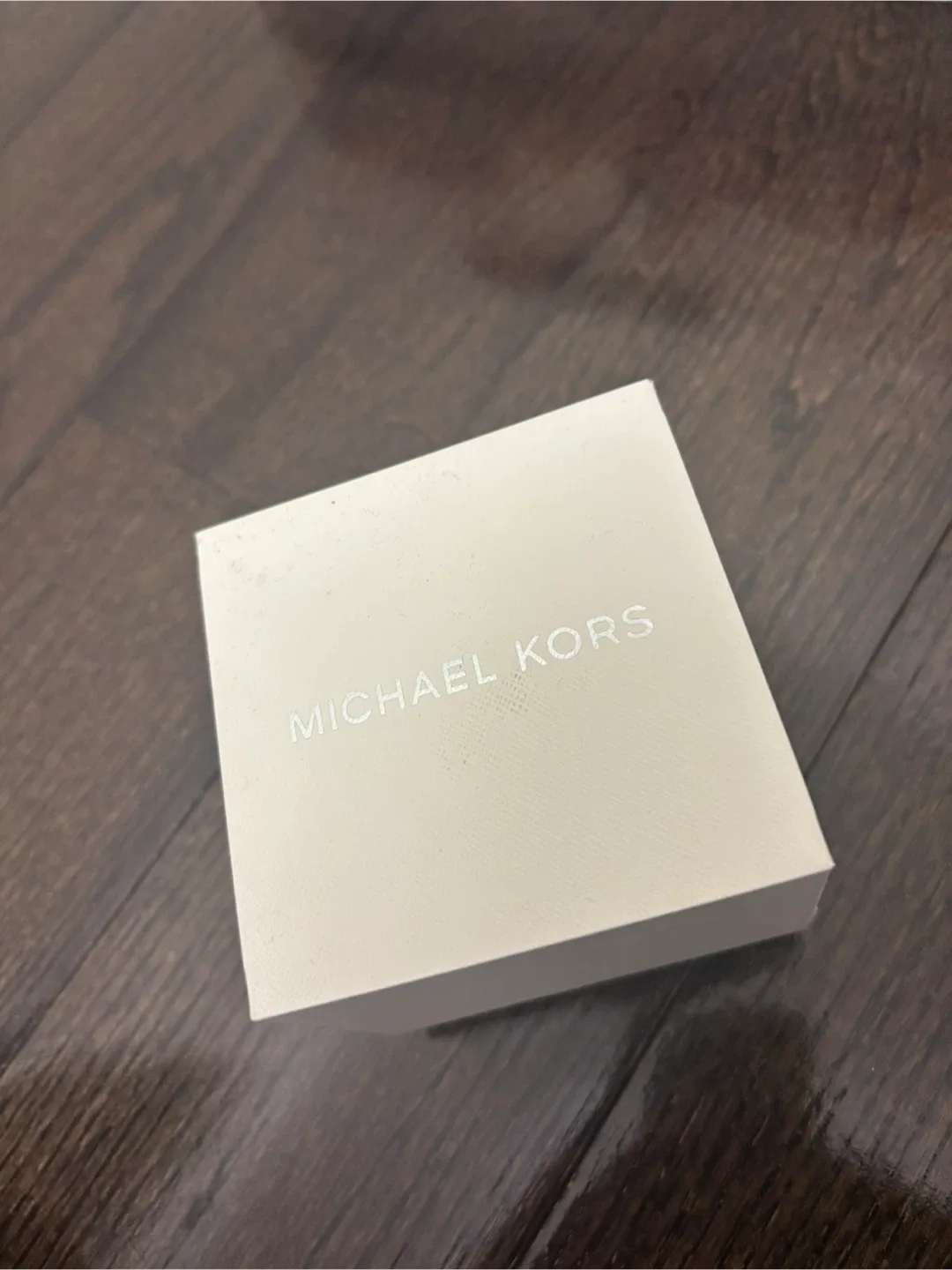 Michael Kors Gold & White Watch image indicator(6)