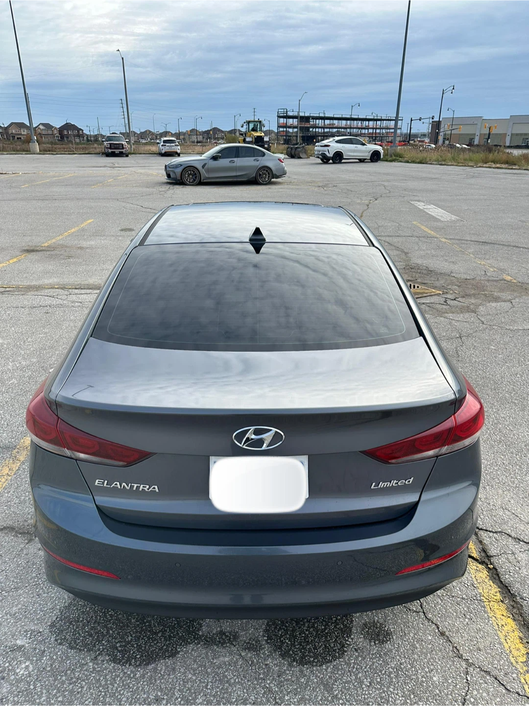 Hyundai Elantra Limited - Grey Sedan - photo 5