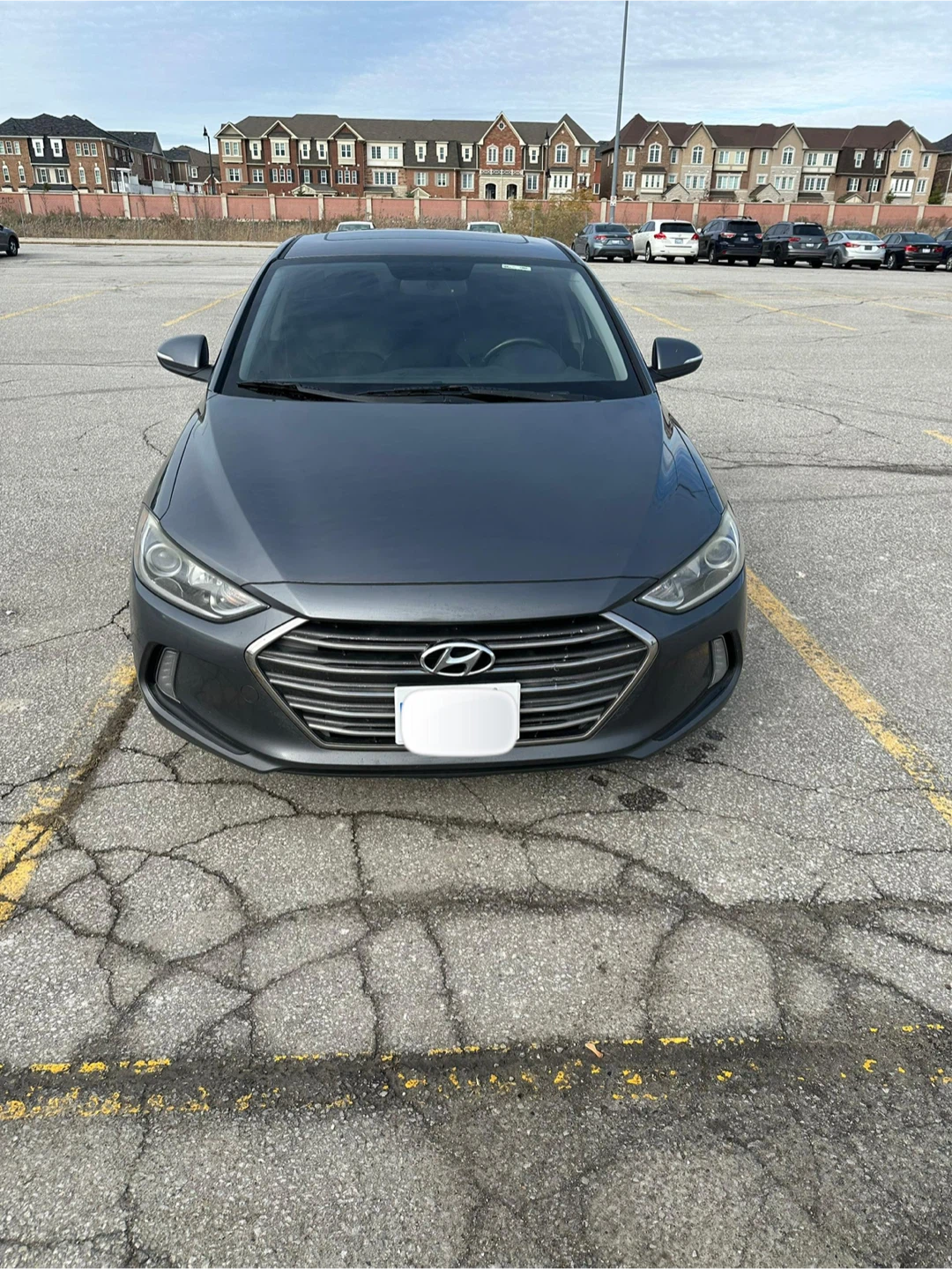 Hyundai Elantra Limited - Grey Sedan