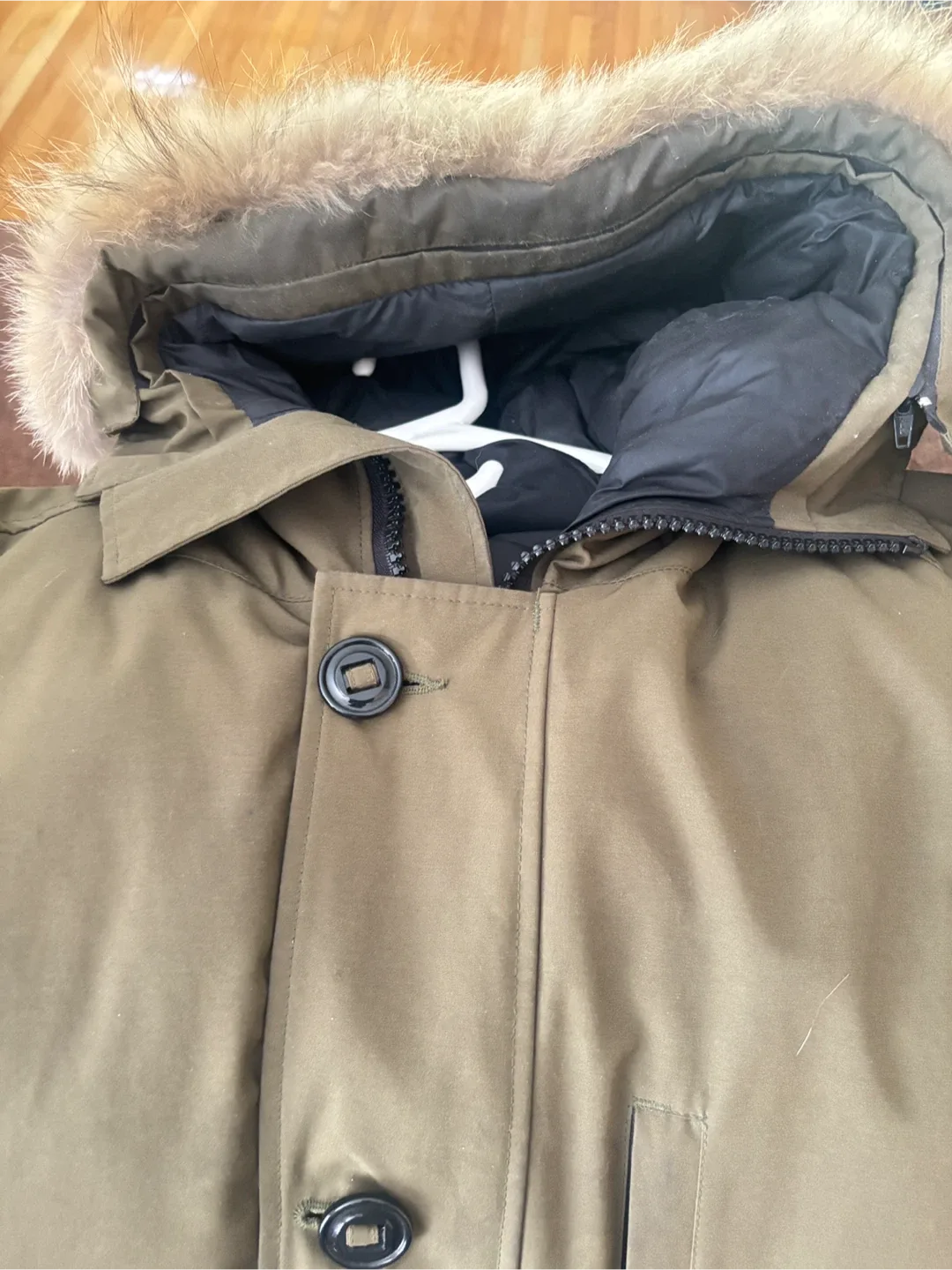 2 X L Canada goose like new jacket image indicator(2)