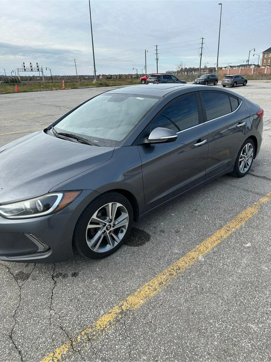 Hyundai Elantra Limited - Grey Sedan image indicator(8)