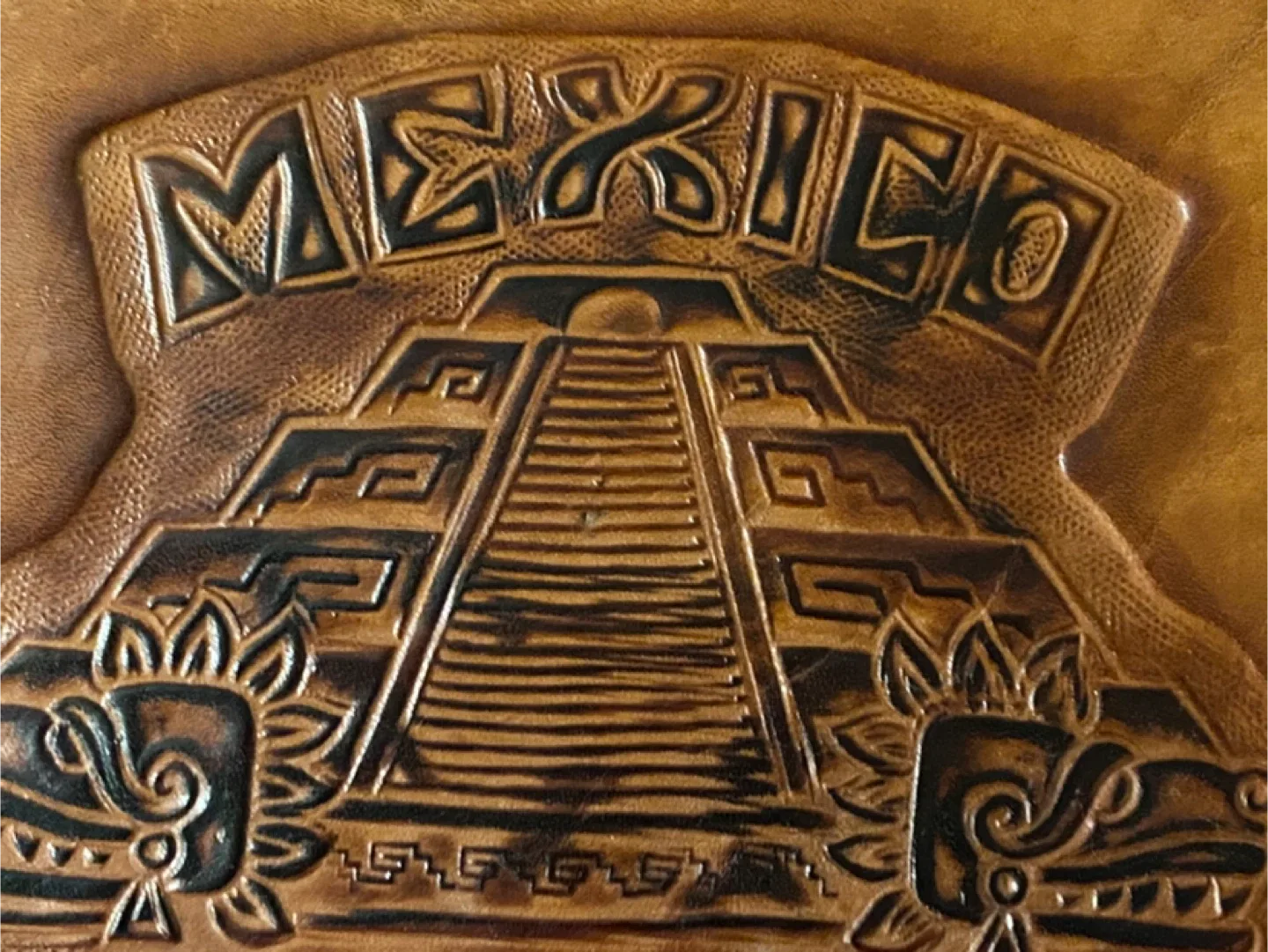 Vintage Leather Mexican Backgammon Set with Dice image indicator(7)