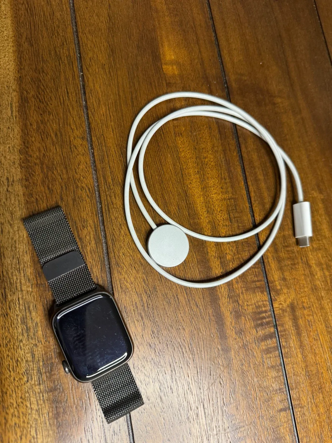 Apple Watch 7 stainless with Milanese Loop image indicator(4)