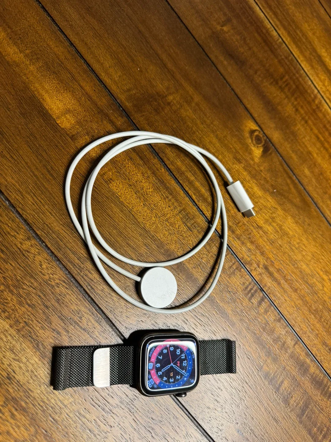 Apple Watch 7 stainless with Milanese Loop image indicator(2)