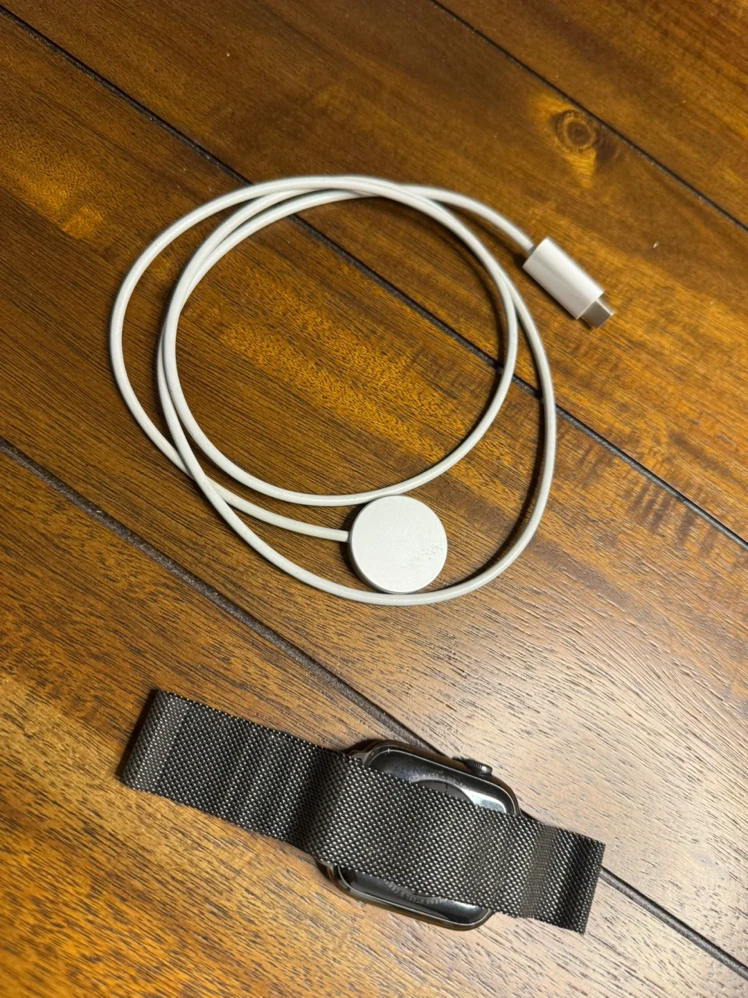 Apple Watch 7 stainless with Milanese Loop image indicator(3)