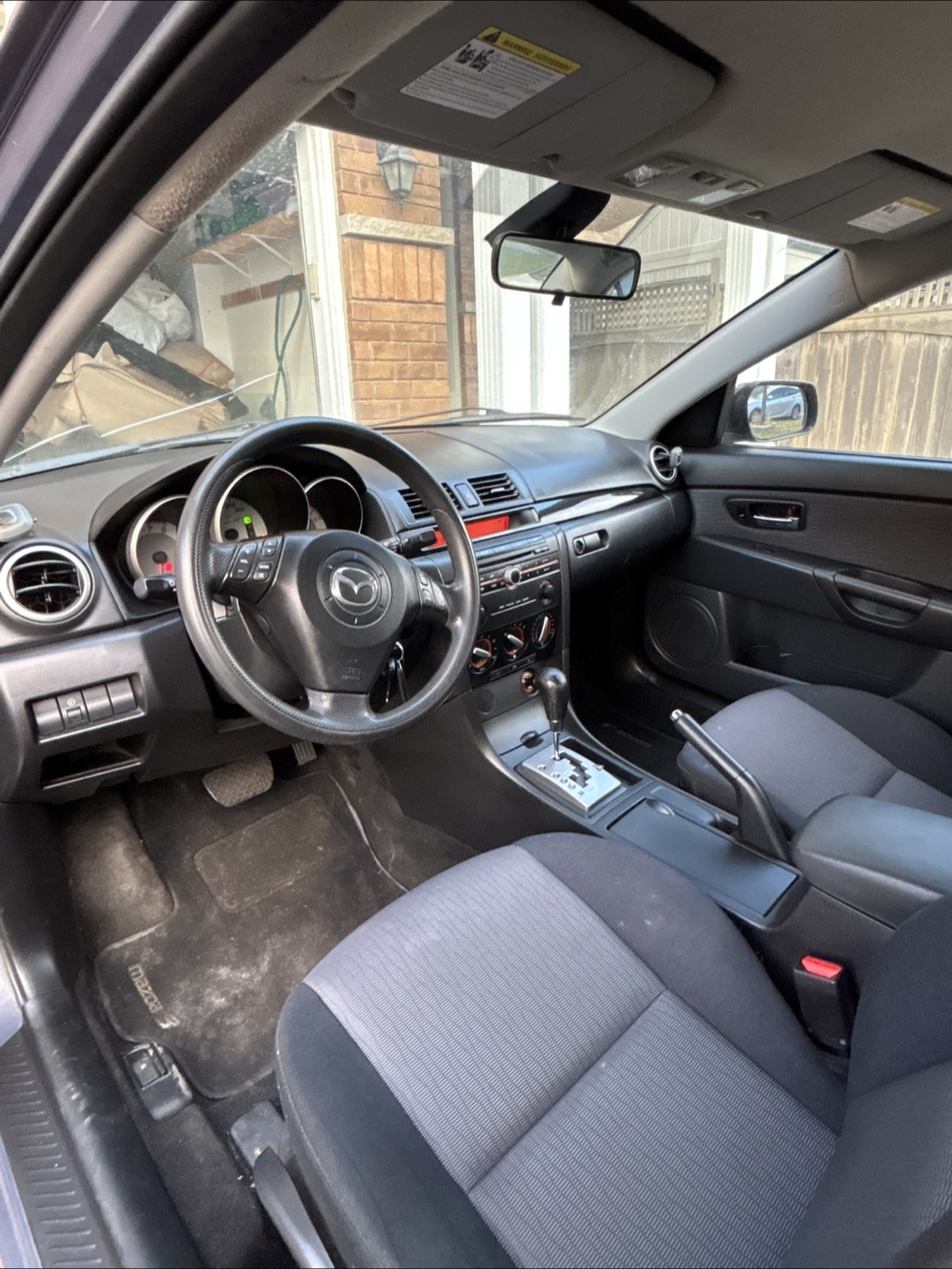 Mazda 3 Sedan - Grey - photo 2