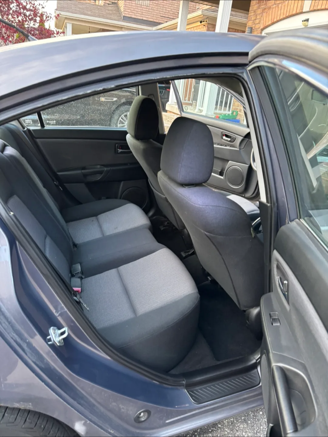 Mazda 3 Sedan - Grey image indicator(6)