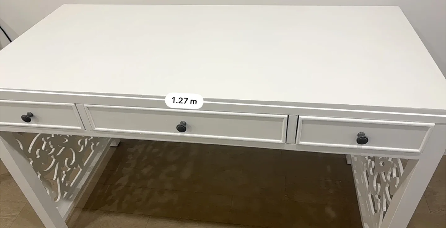 White Desk (1.27m x 59cm) image indicator(3)