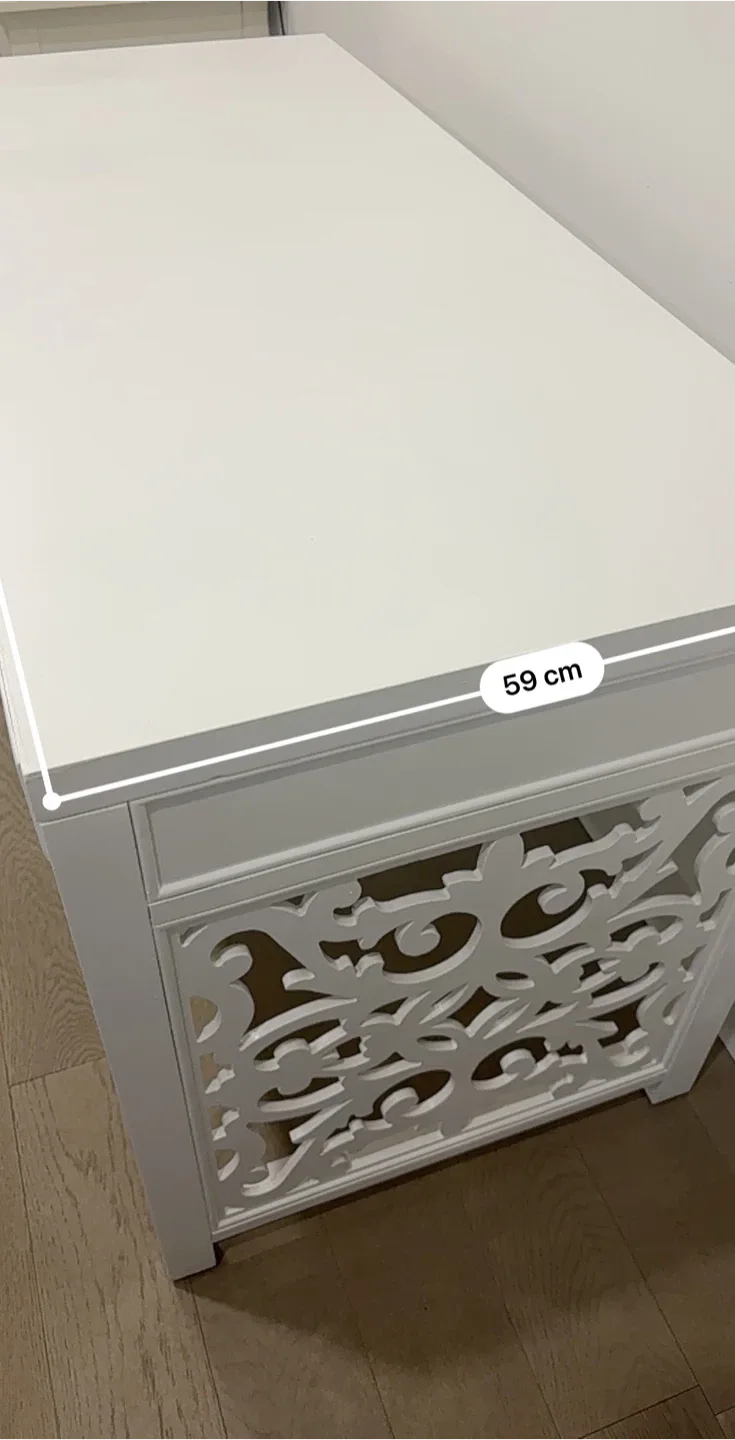 White Desk (1.27m x 59cm) image indicator(4)