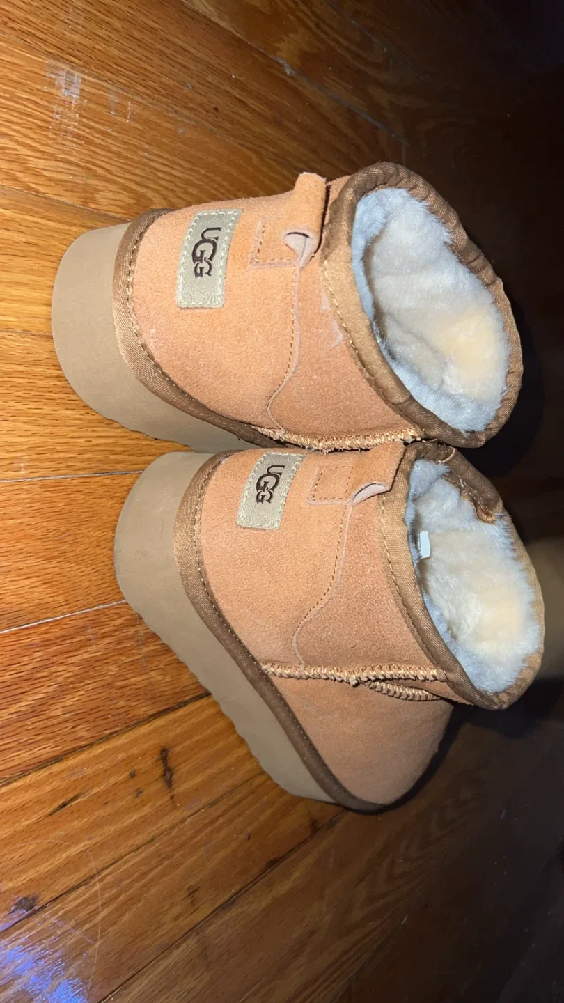 UGG Women's Classic Ultra Mini Boot image indicator(3)