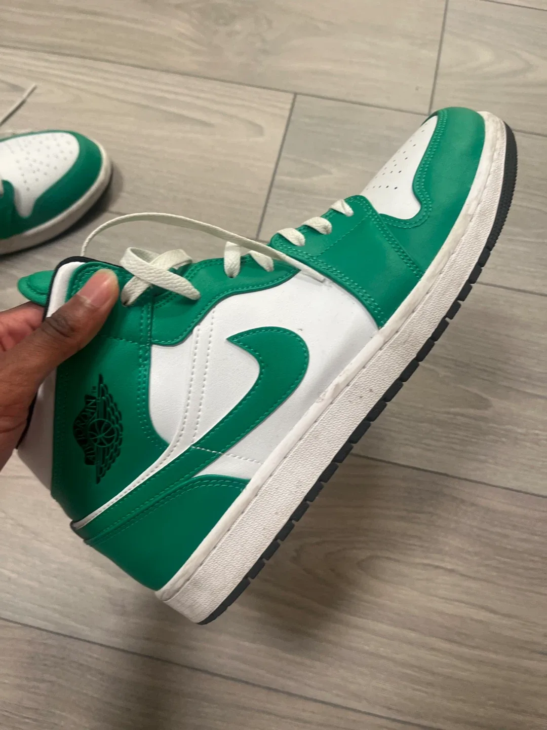 Nike Air Jordan 1 Mid Green White Sneakers image indicator(2)