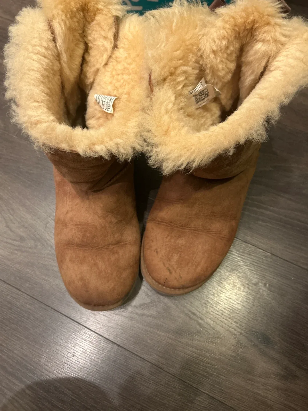UGG Classic Short Boots - Size 9 thumbnail