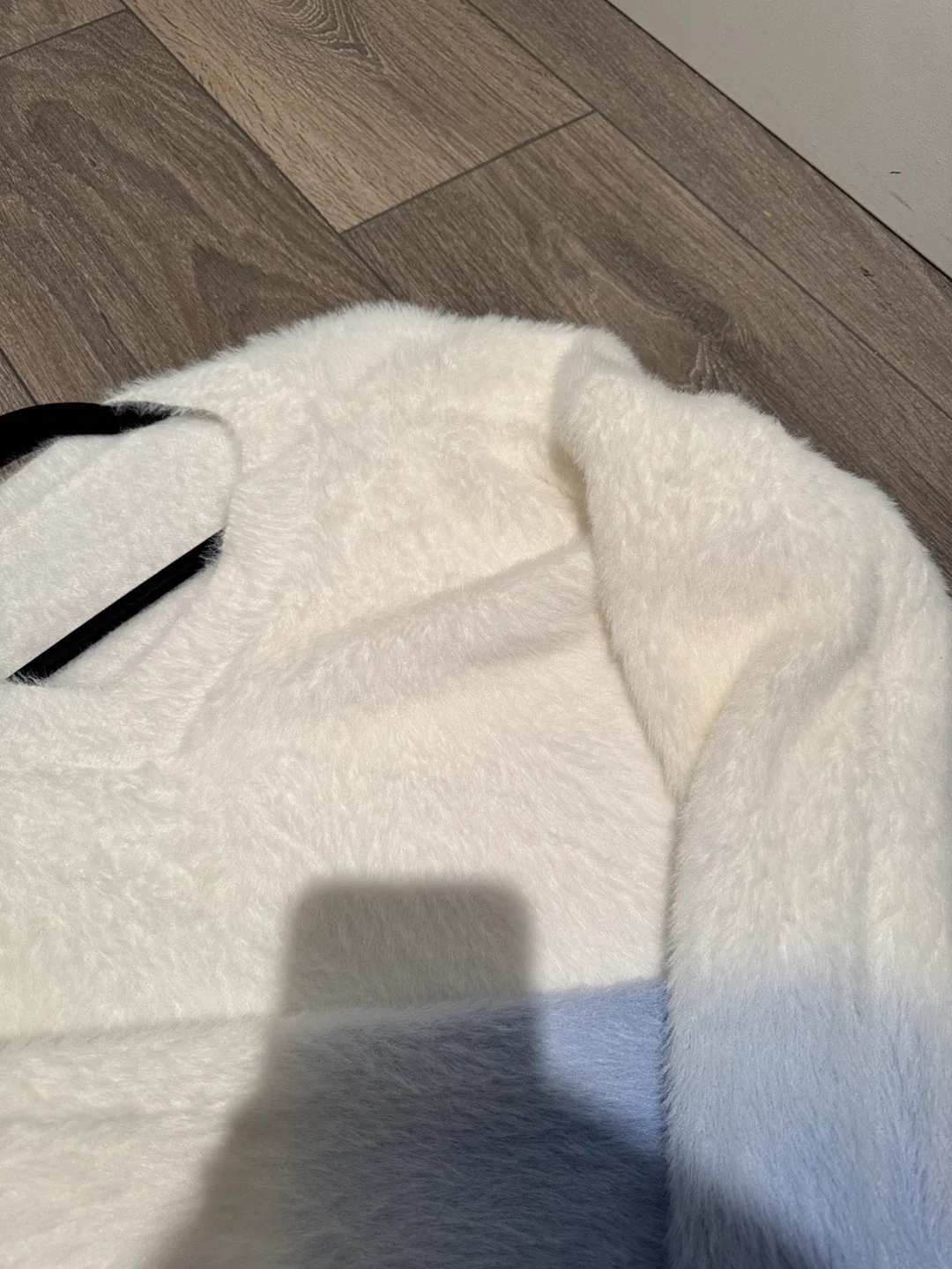 Ombre Fuzzy Sweater - White & Blue image indicator(3)