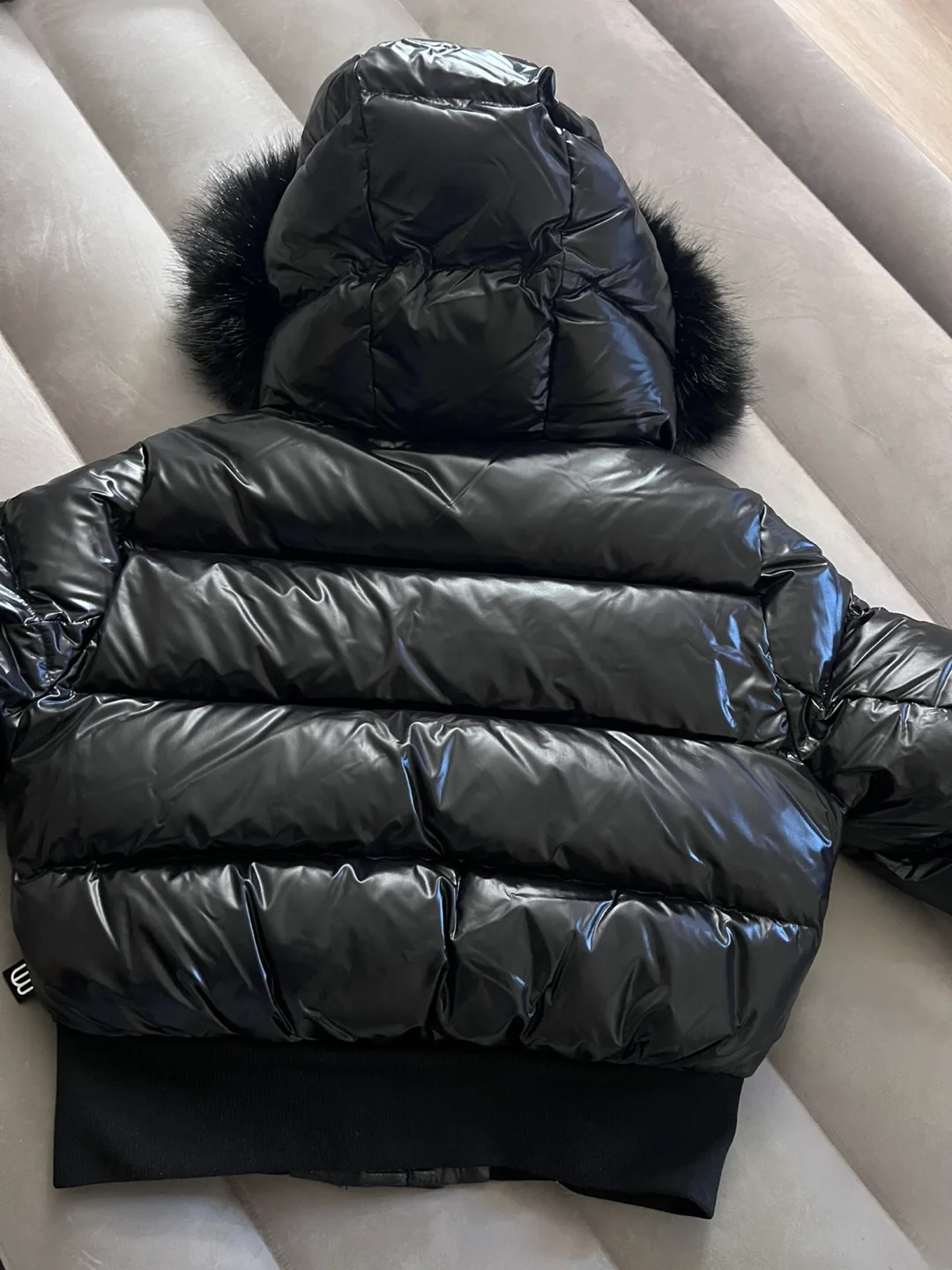 Aritzia Super Chalet Puff Hi Gloss Jacket, Black, Size Small image indicator(6)