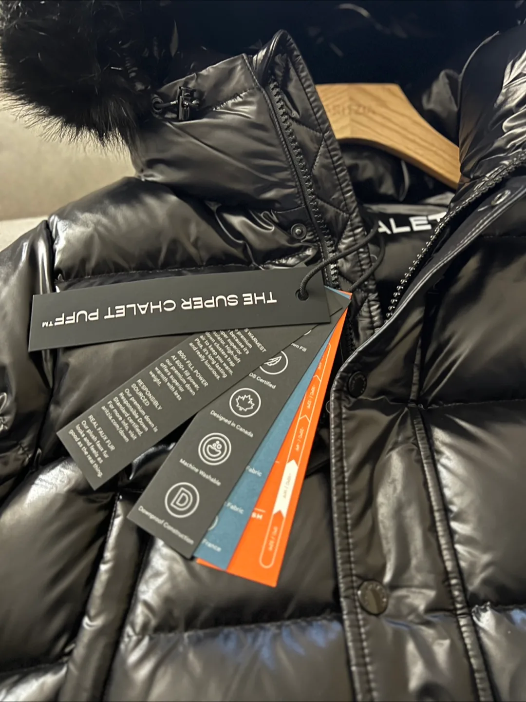 Aritzia Super Chalet Puff Hi Gloss Jacket, Black, Size Small image indicator(4)