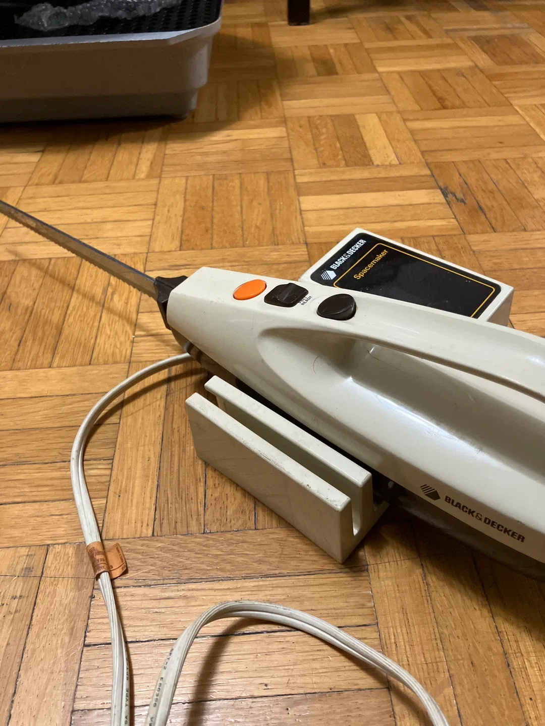 Black & Decker Spacemaker Electric Knife image indicator(2)