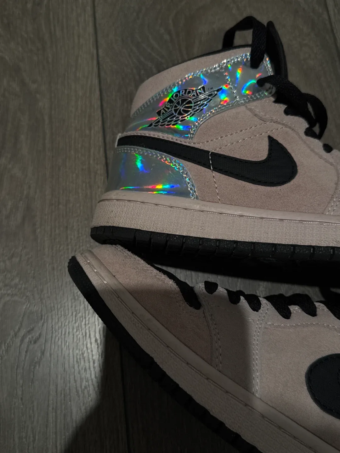 Air Jordan 1 Mid SE Shoes 4Y image indicator(3)