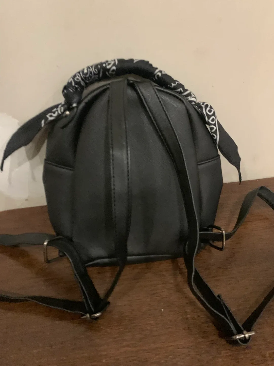 Small backpack image indicator(6)