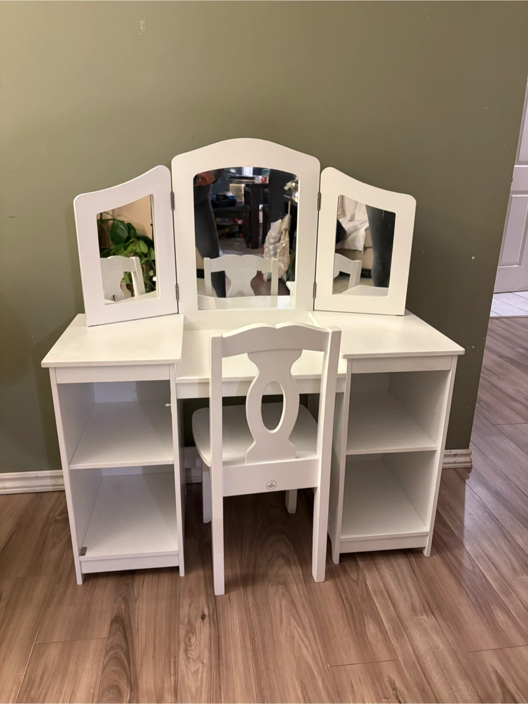 KidKraft Vanity & Chair Set - Kids