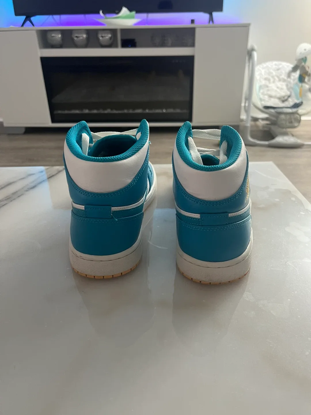 Air Jordan 1 Mid Teal/White Sneakers image indicator(4)