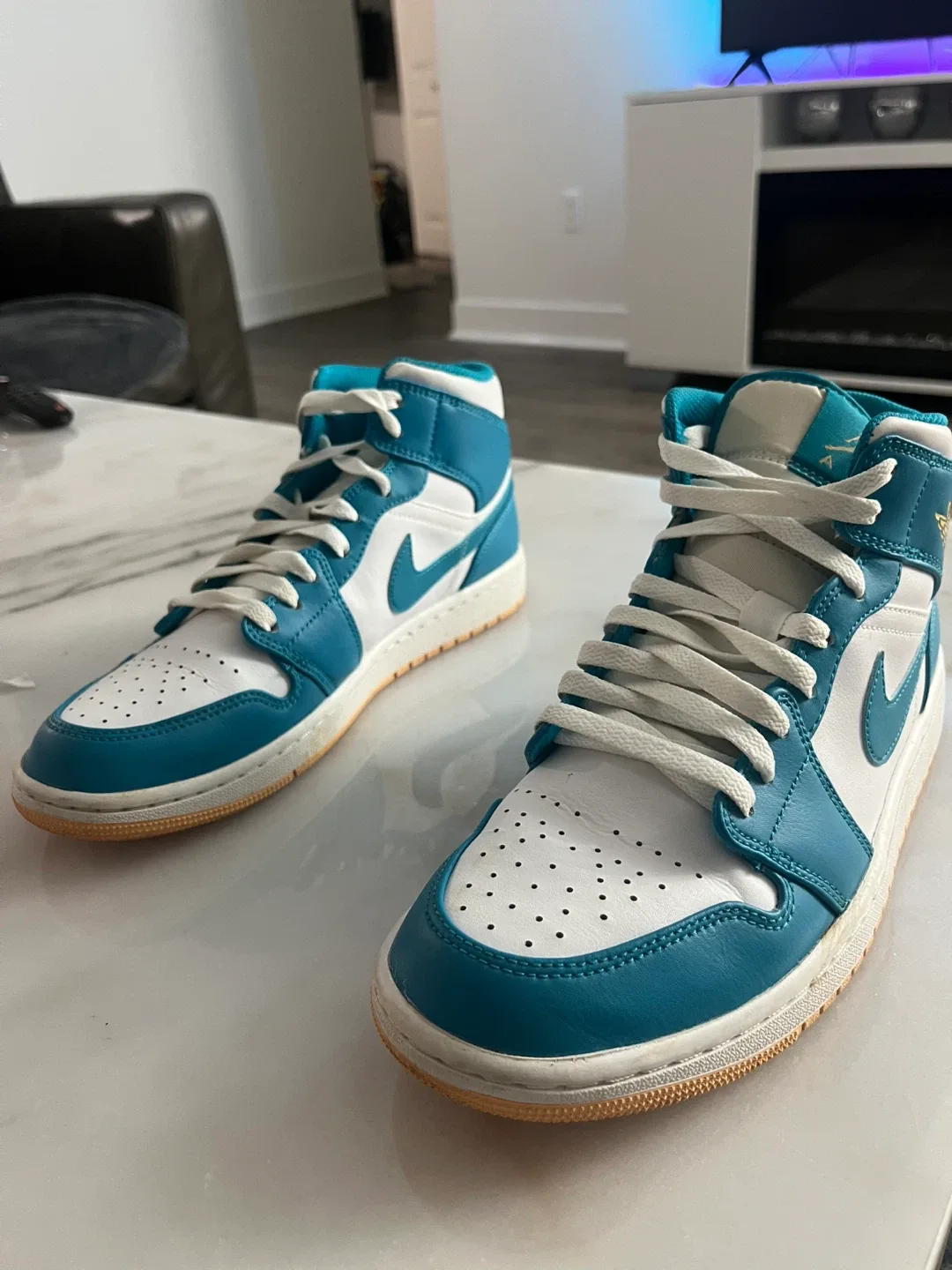Air Jordan 1 Mid Teal/White Sneakers image indicator(3)