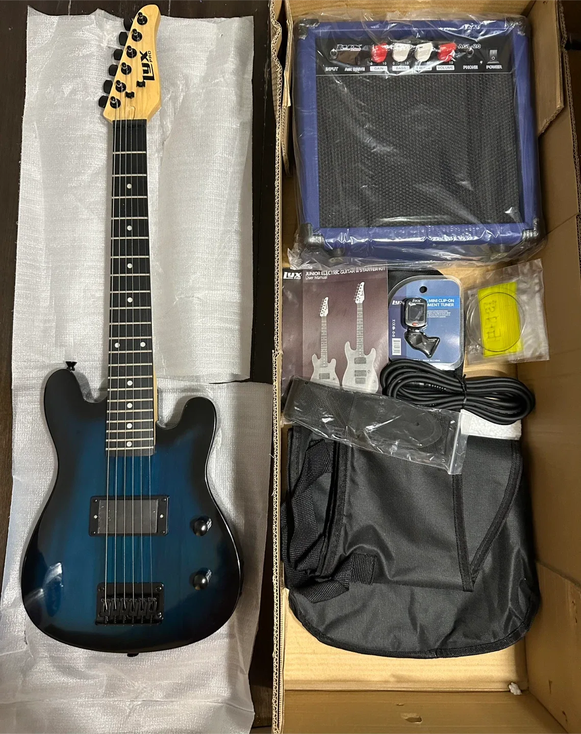 New! LyxPro 30 Inch Blue Electric Guitar Starter Kit