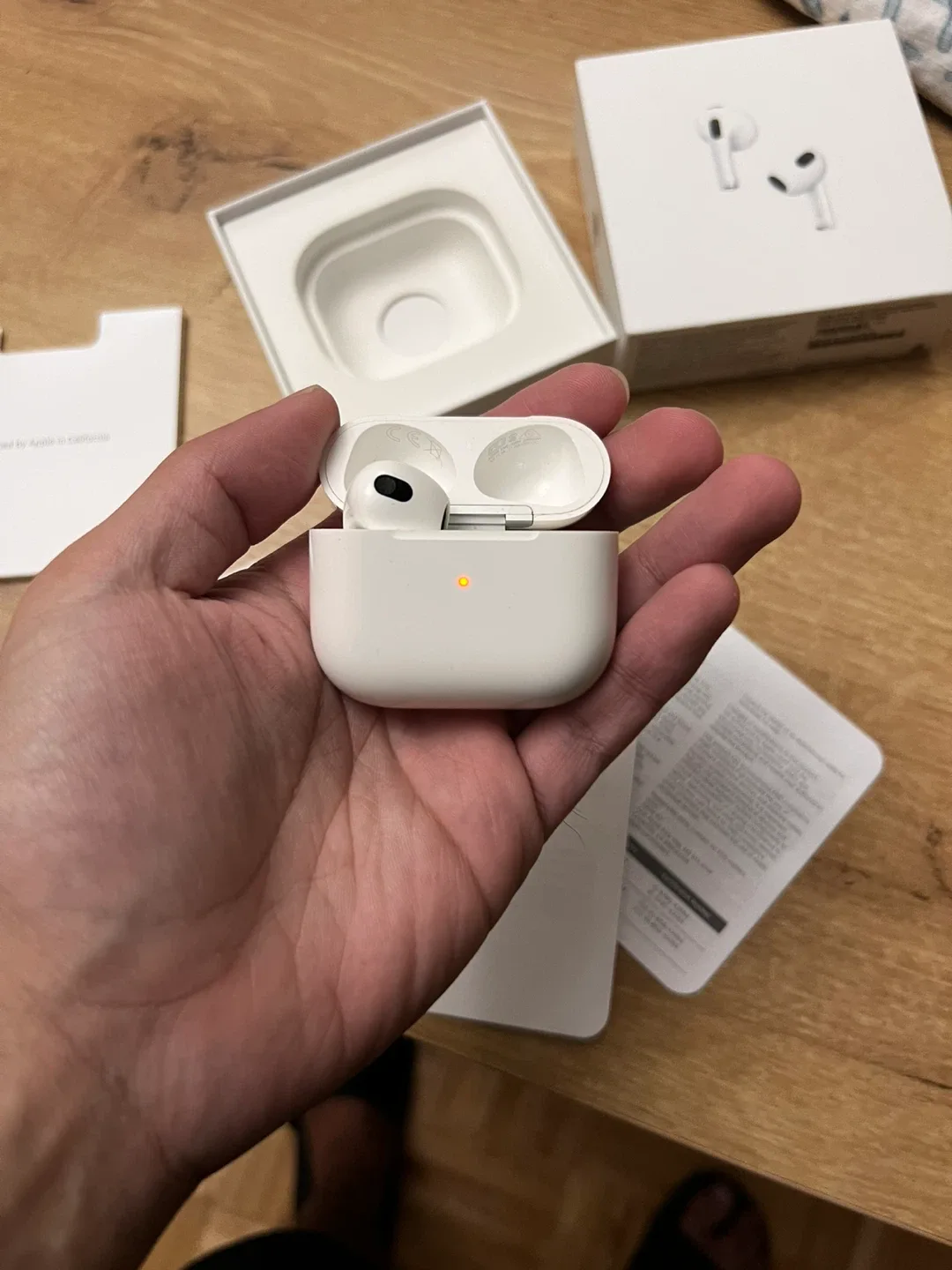 Apple AirPods (3rd generation) - Case and Left Airpod image indicator(2)