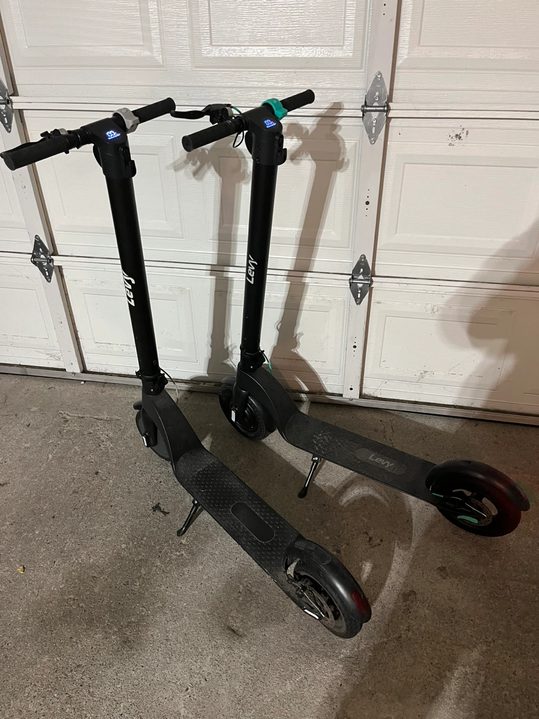 Levy Electric Scooter - Black/Gray