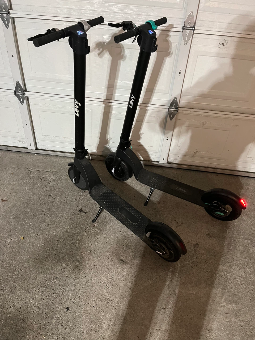 Levy Electric Scooter - Black/Gray - photo 3