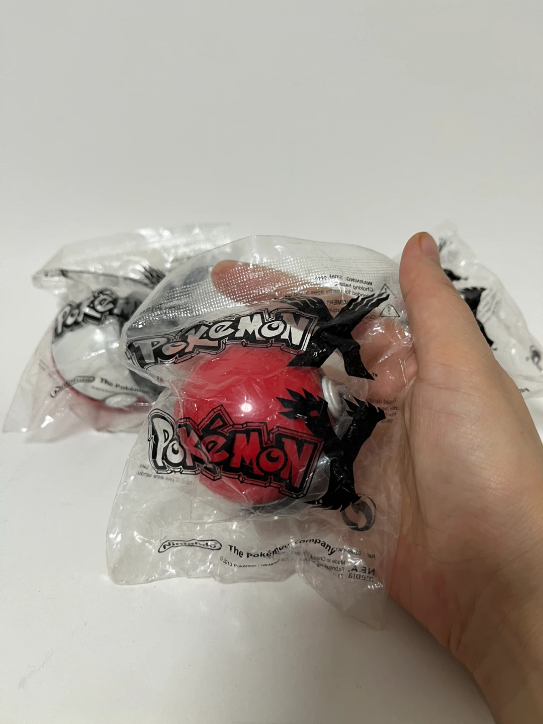 3 Pokemon Pokéball storage box for 3DS