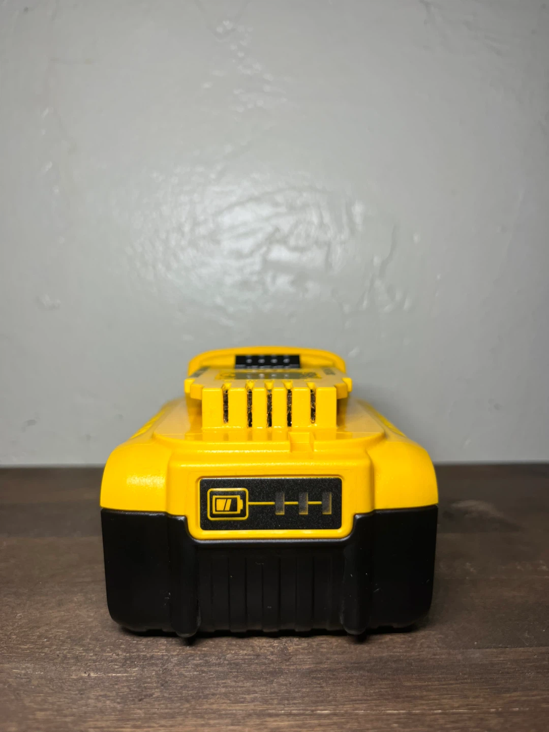 DeWalt 20V Max 4.0AH Lithium Ion Battery - photo 3