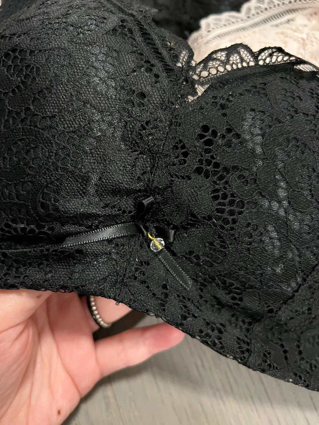 Bras - Black and Beige - Size 38/85 image indicator(2)