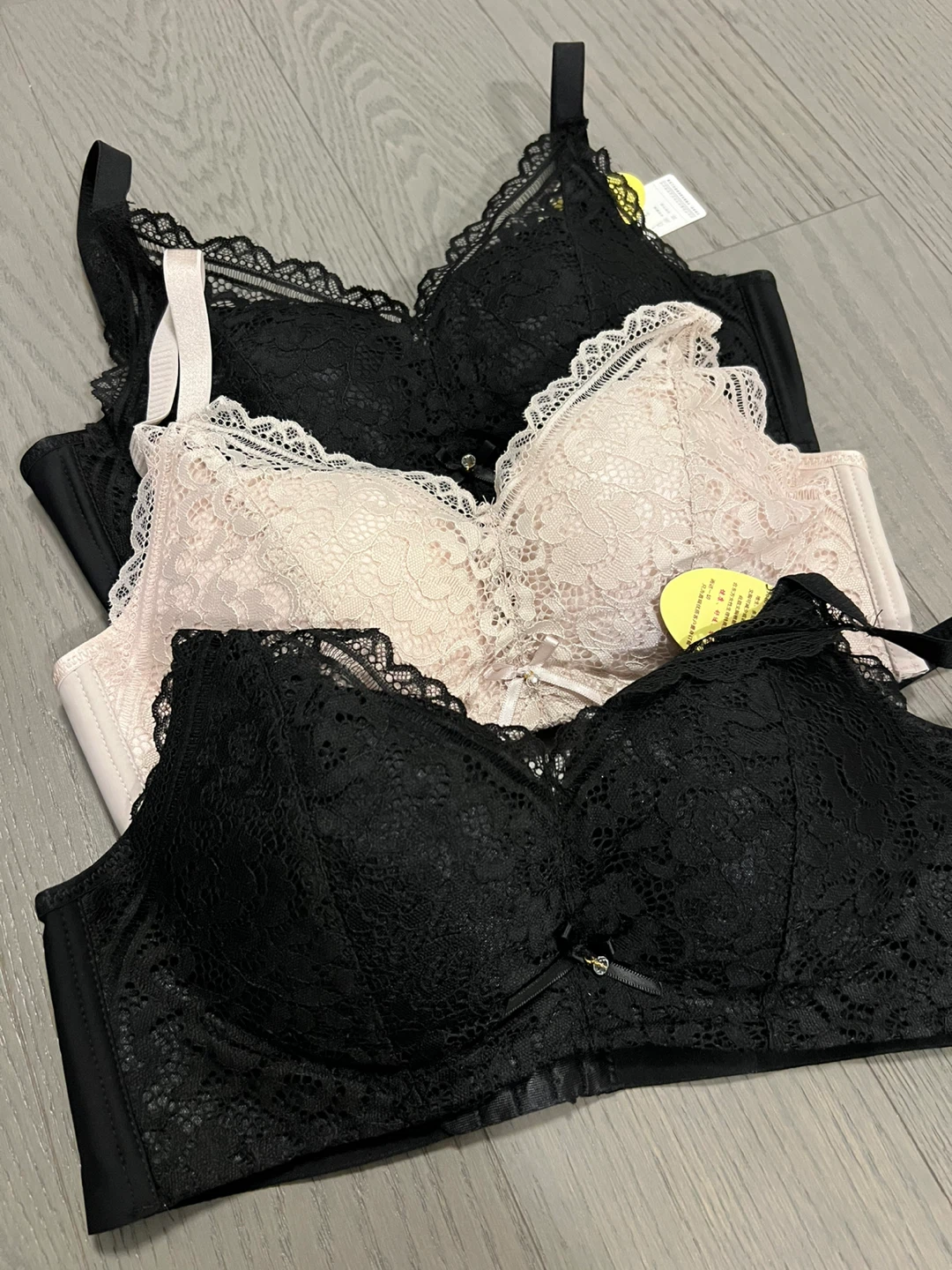 Bras - Black and Beige - Size 38/85
