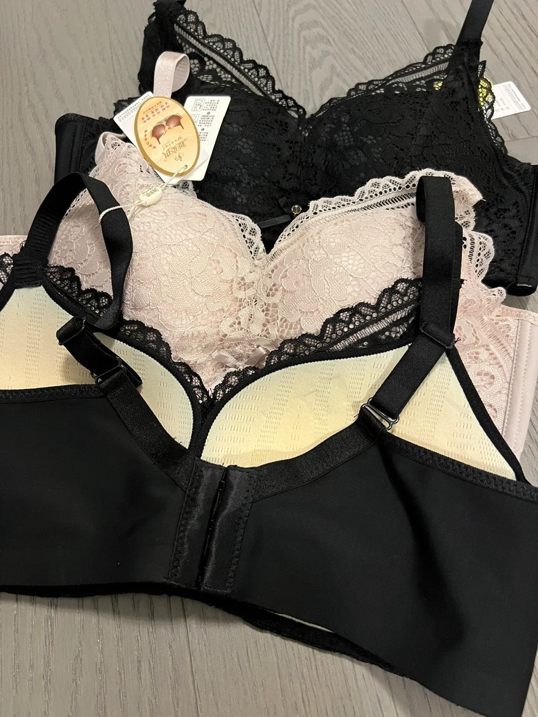 Bras - Black and Beige - Size 38/85 image indicator(4)