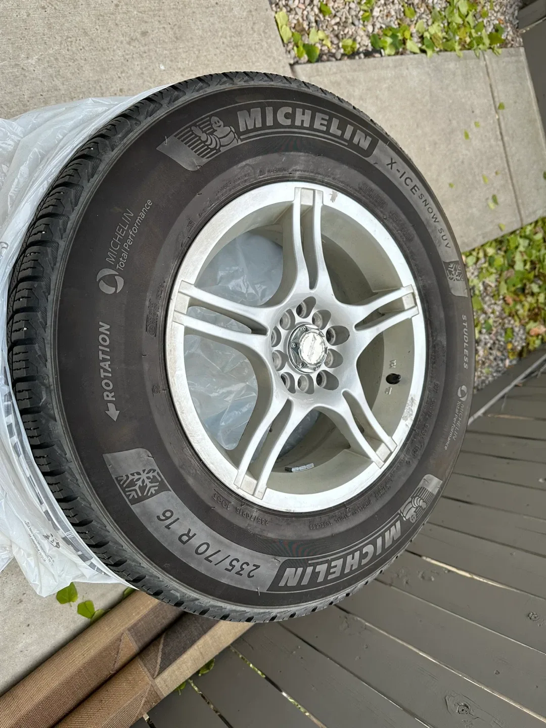 Michelin X-Ice Snow SUV 235/70R16 Tires with Rims