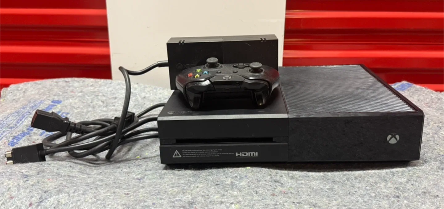 Xbox One Console w/2 Controllers thumbnail