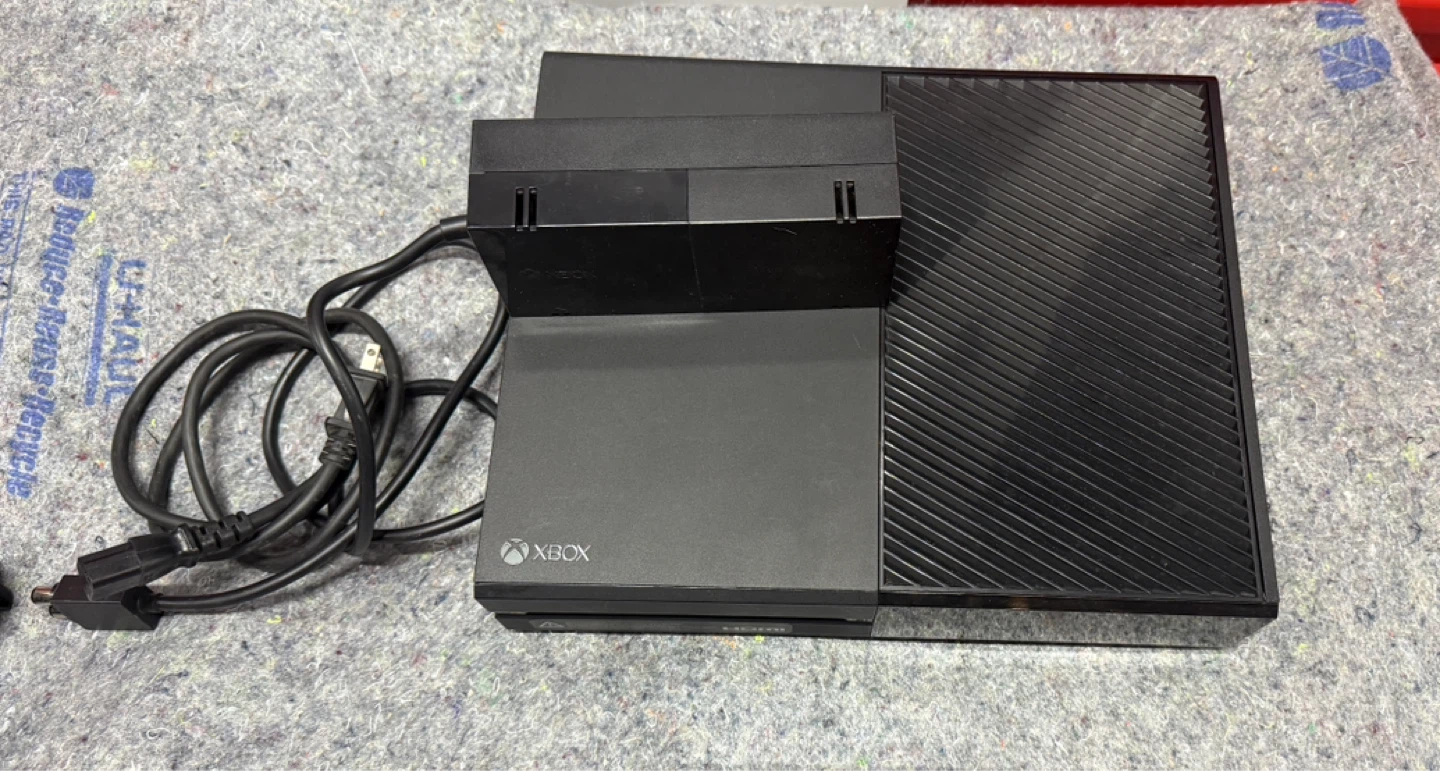 Xbox One Console w/Wireless Remotes - photo 3