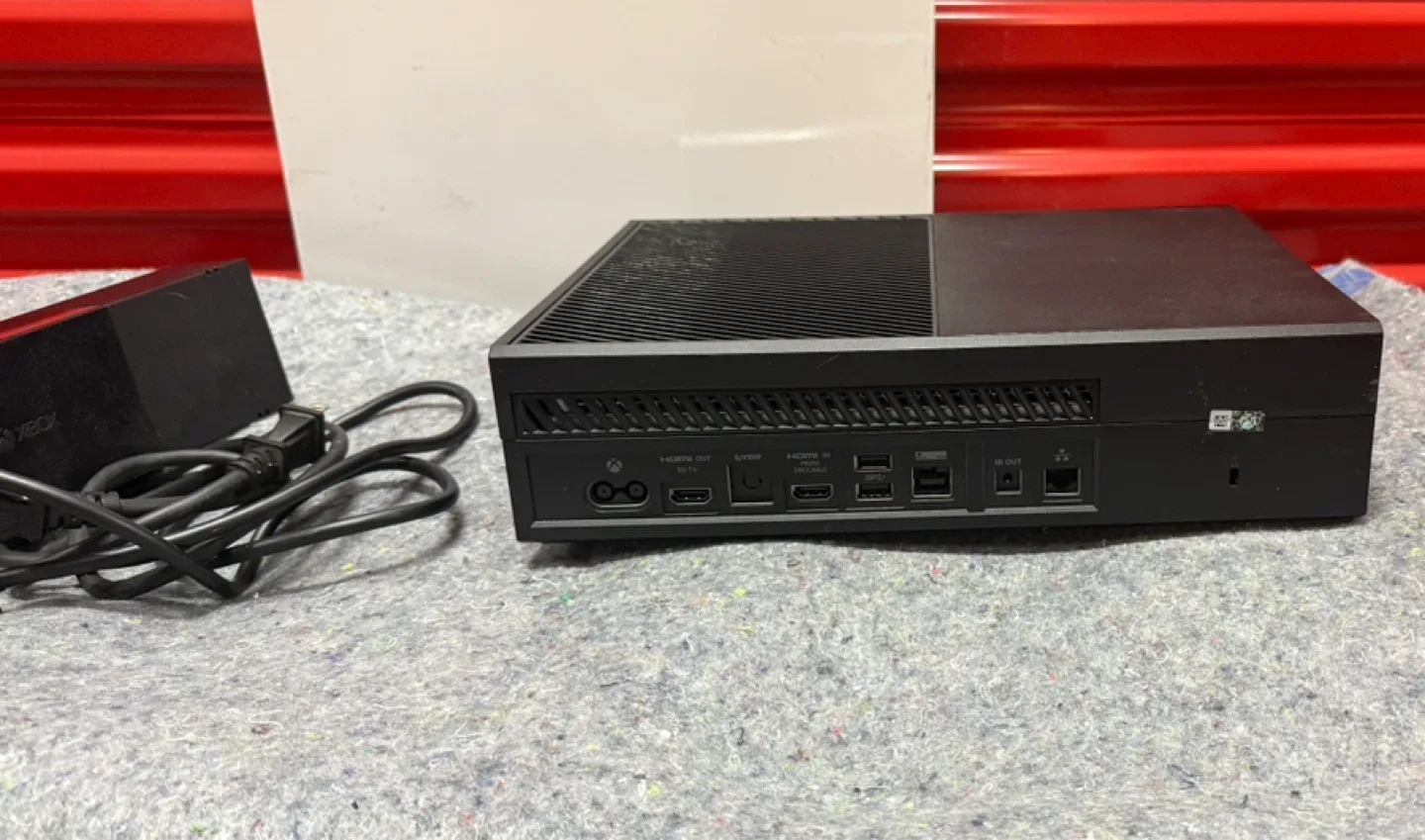 Xbox One Console w/Wireless Remotes image indicator(4)