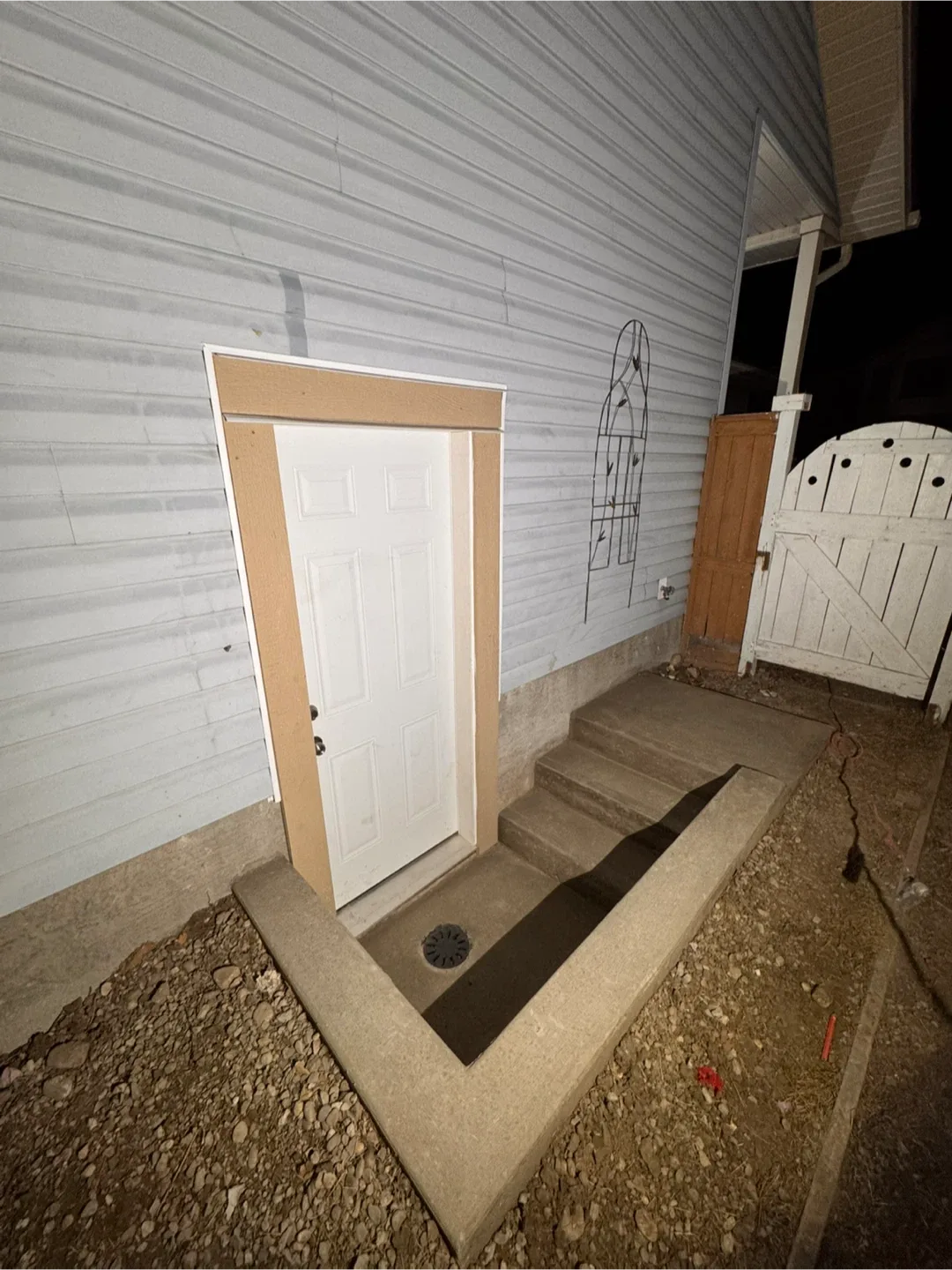 Side entrance for basment image indicator(3)