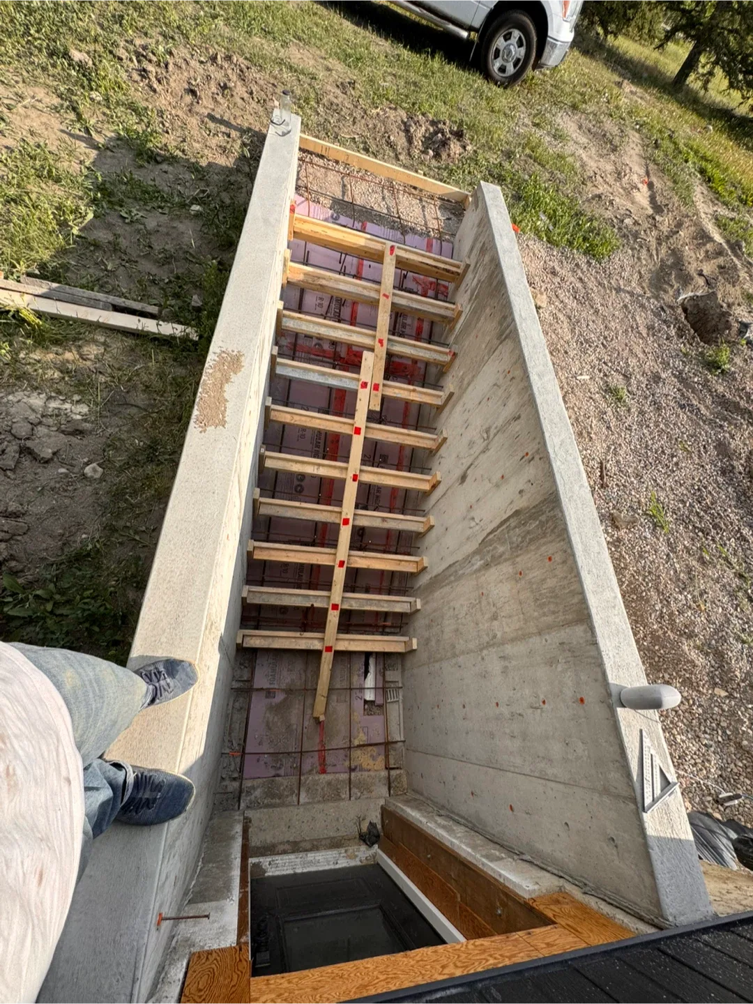 Side entrance for basment image indicator(2)