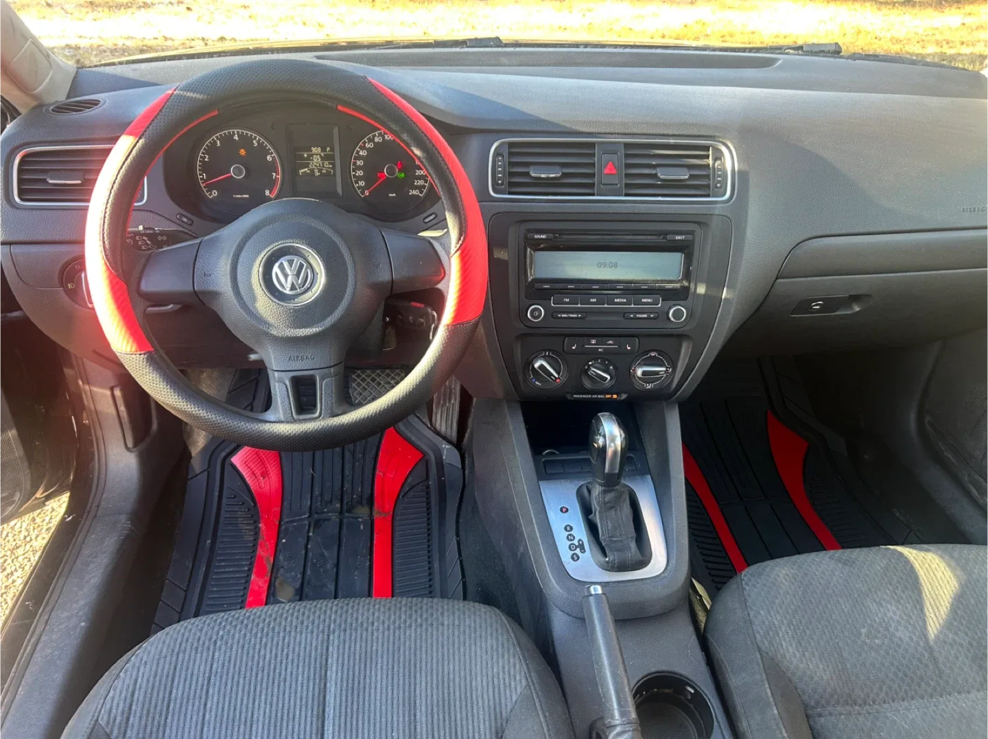 Volkswagen Jetta - Black Sedan image indicator(4)