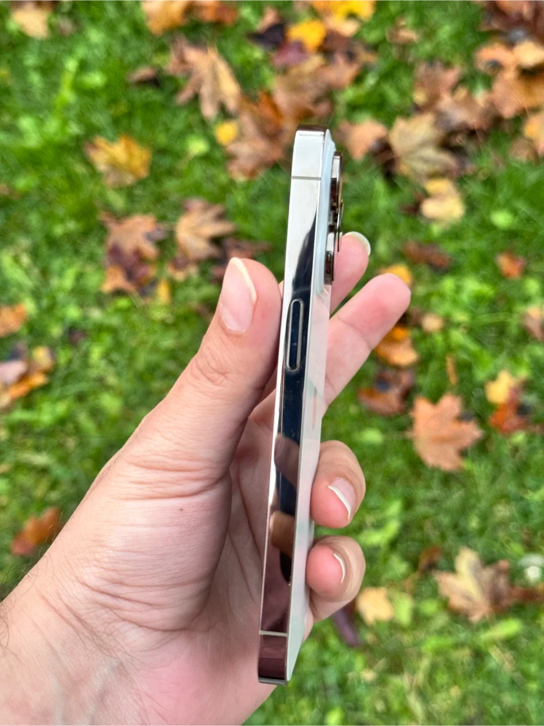 iPhone 14 Pro, gold 1 tb storage image indicator(5)