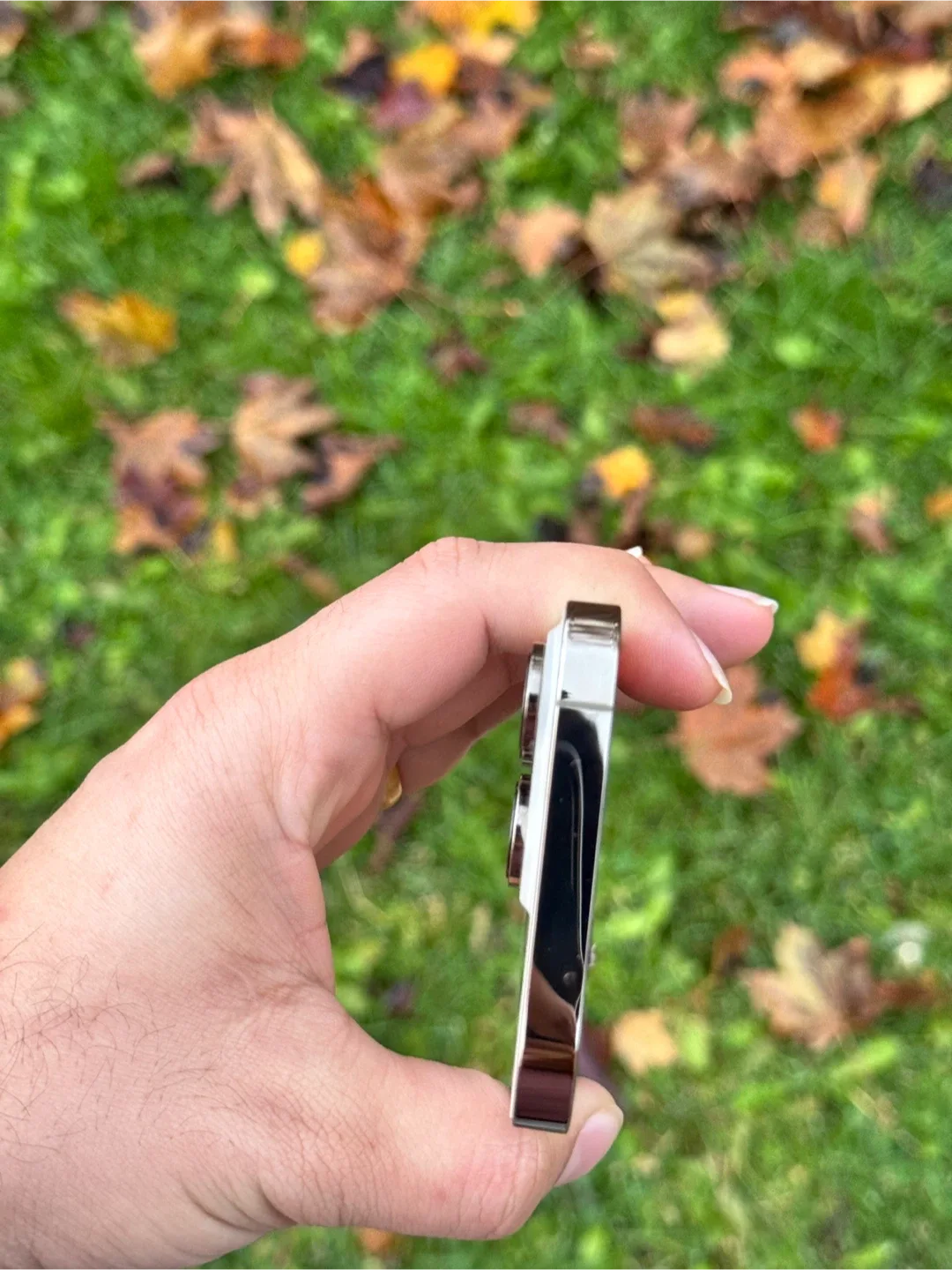 iPhone 14 Pro, gold 1 tb storage image indicator(2)