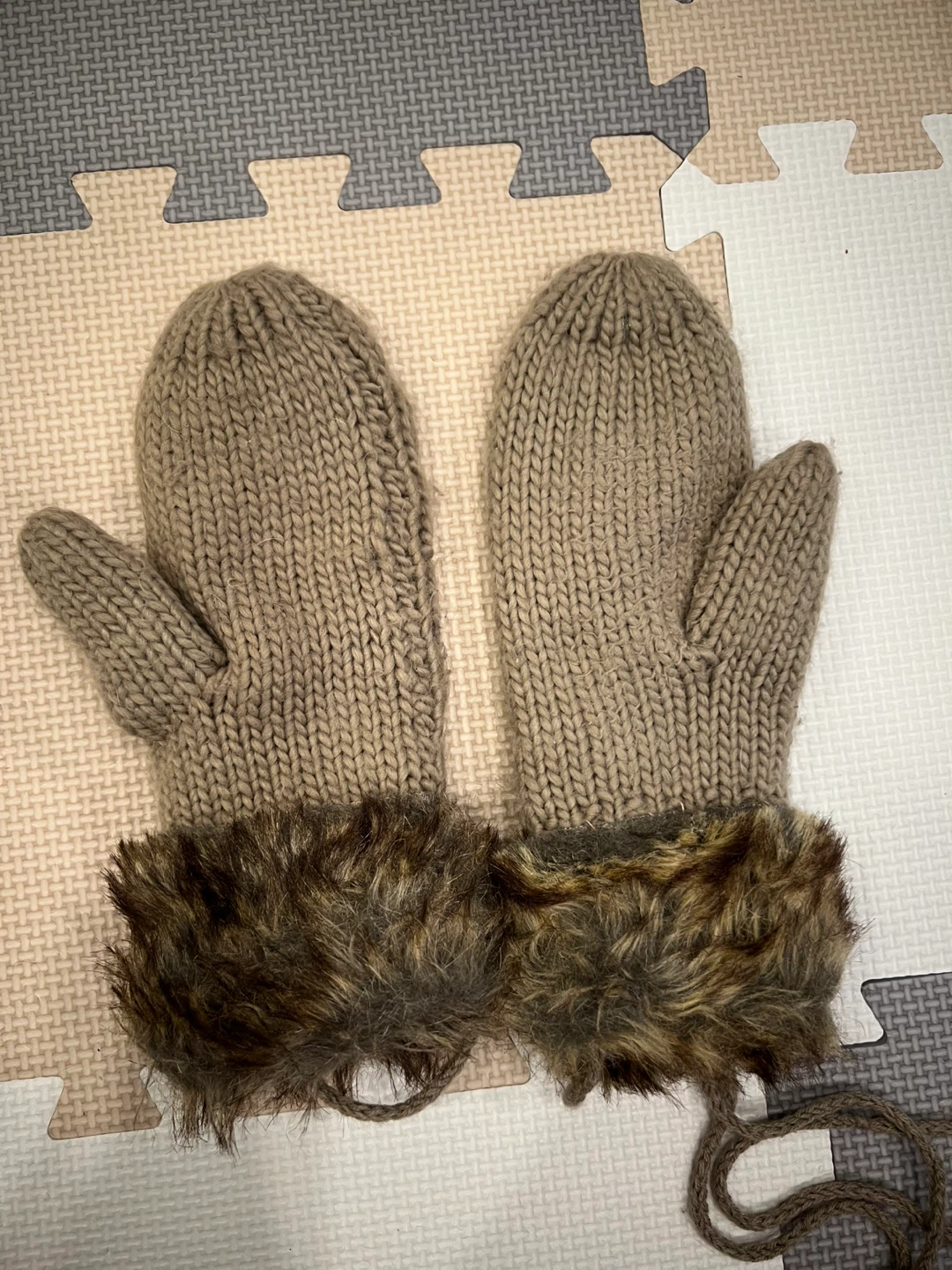 Handmade Knit Mittens with Faux Fur Trim - photo 3