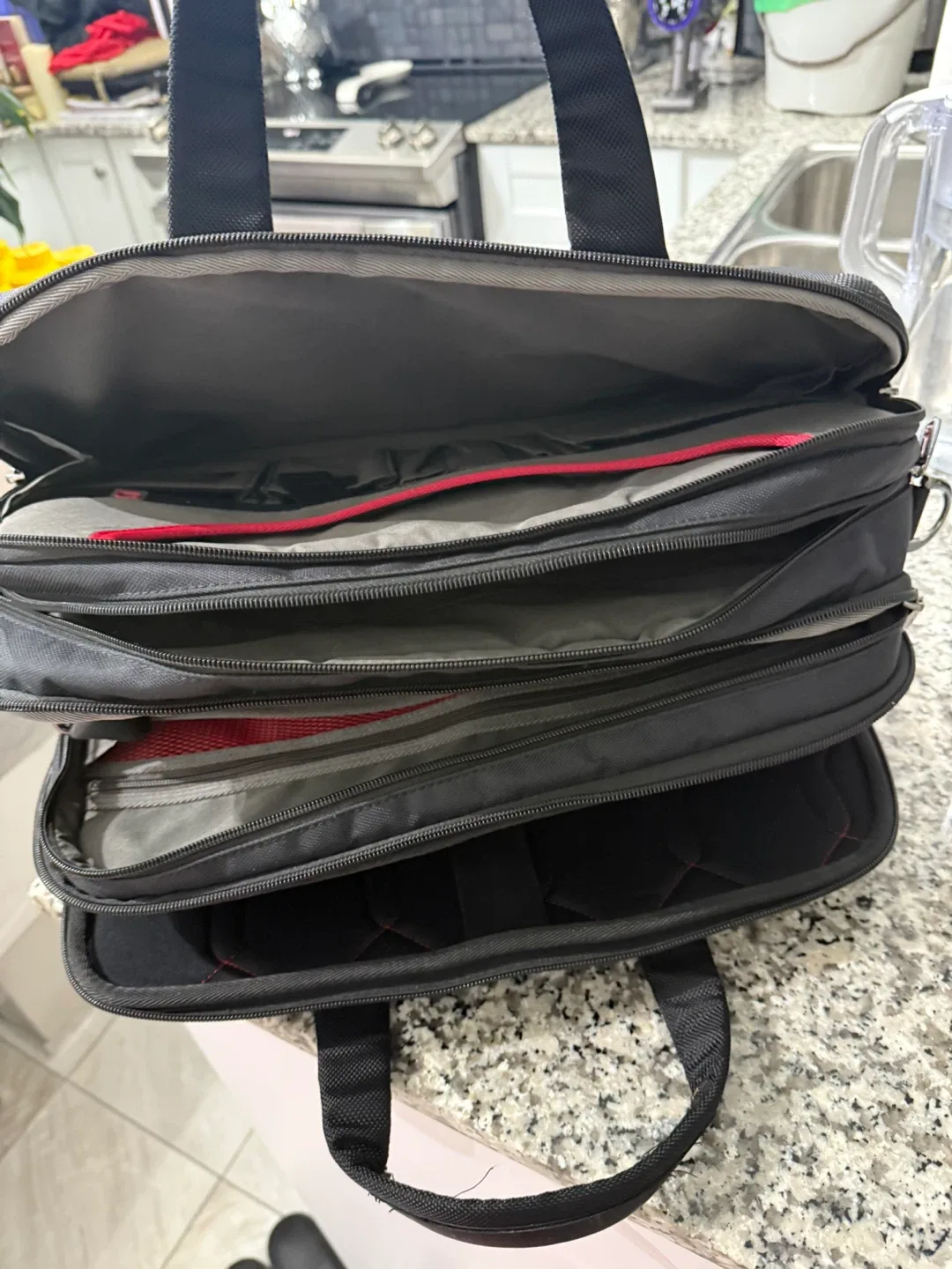 Samsonite Laptop Bag (Model: U43009) never used image indicator(4)