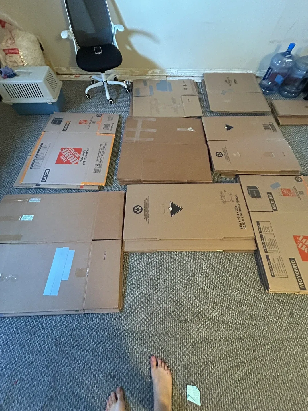 Moving Boxes - assorted sizes & wrapping paper image indicator(3)