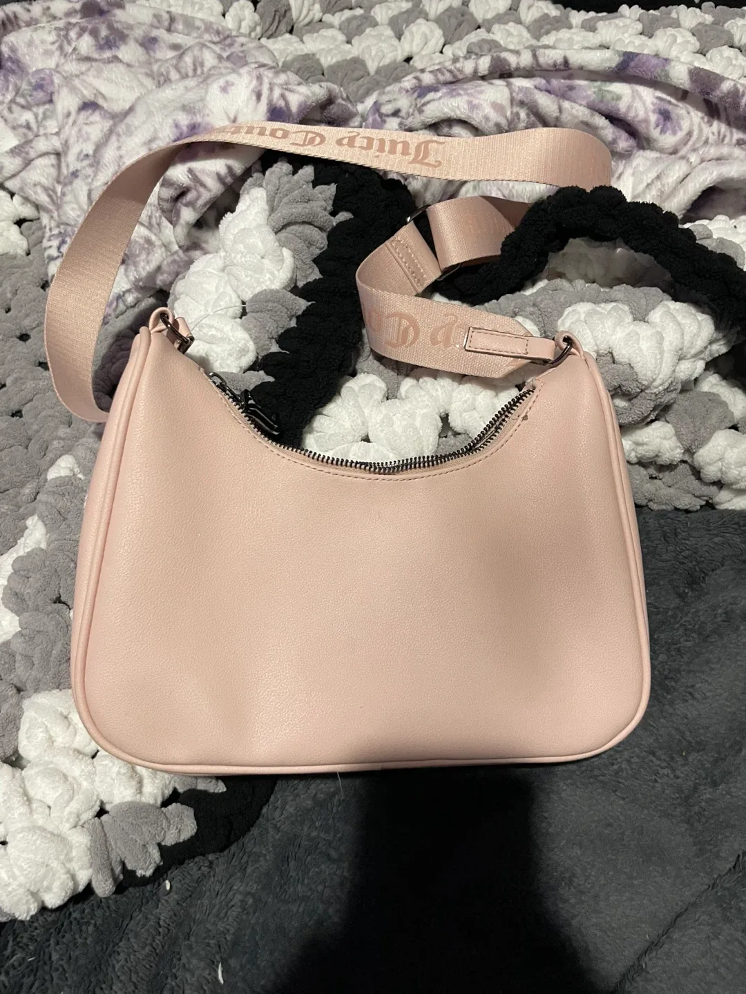 Juicy Couture Pink Shoulder Bag image indicator(2)