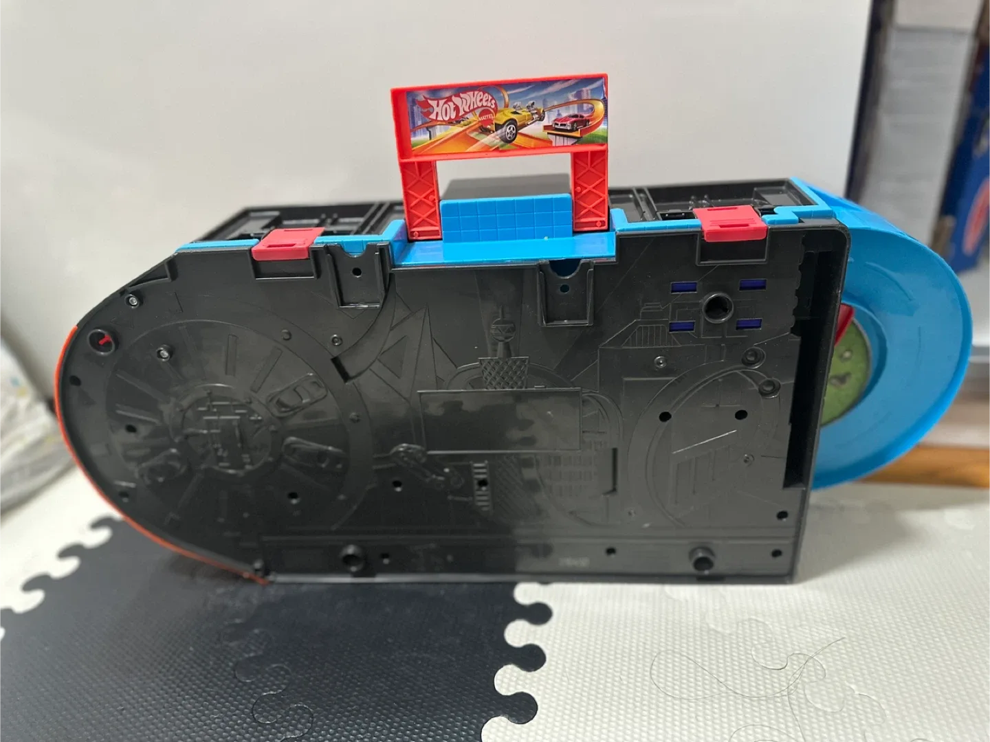 Hot Wheels Fold Up Play Set image indicator(2)