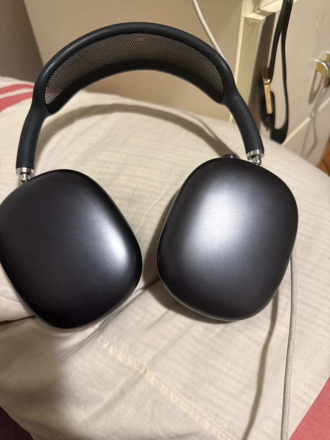 Apple AirPods Max - Black image indicator(2)