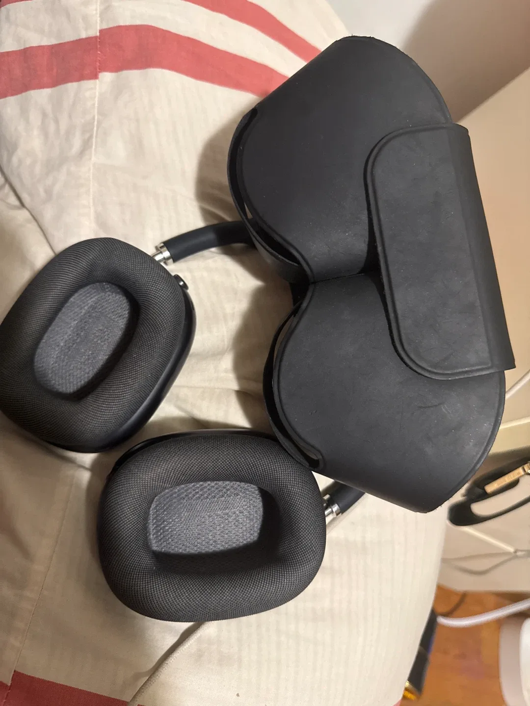 Apple AirPods Max - Black image indicator(3)